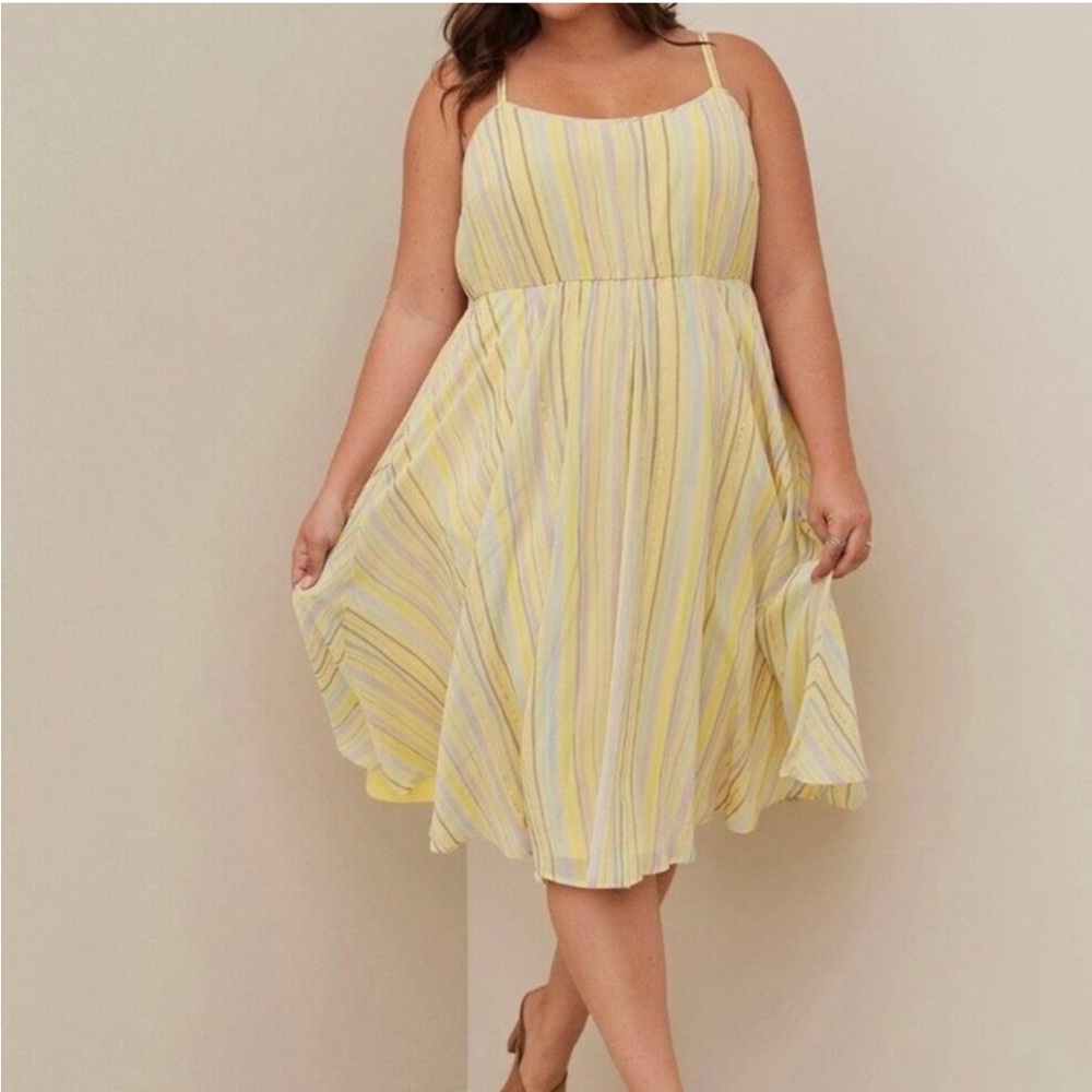 TORRID / Midi Chiffon Pleated Dress Size 4 (26) in Yellow NWT